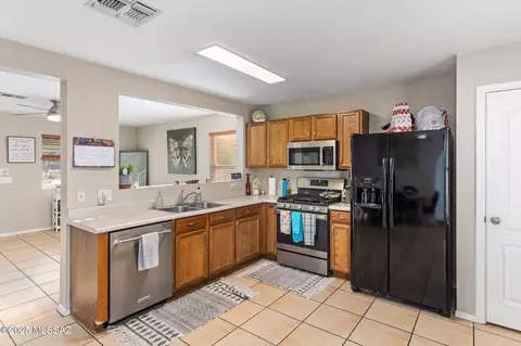 Kitchen - 4255 E Babbling Brook Dr, Tucson, AZ 85712 photo 1 of 3