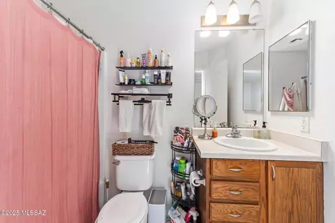 Bath - 4255 E Babbling Brook Dr, Tucson, AZ 85712 photo 1 of 2
