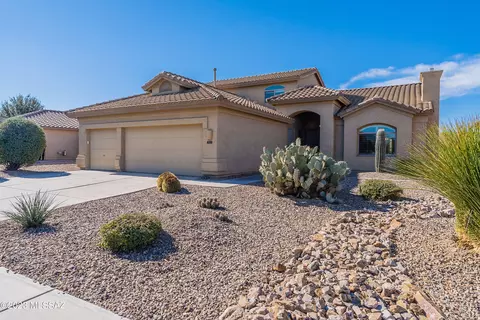 913 N Cowboy Canyon Dr, Green Valley, AZ 85614