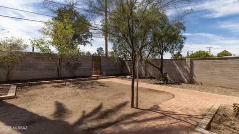Exterior - 6202 E 17th St, Tucson, AZ 85711 photo 6 of 7