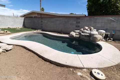 Exterior - 6202 E 17th St, Tucson, AZ 85711 photo 4 of 7