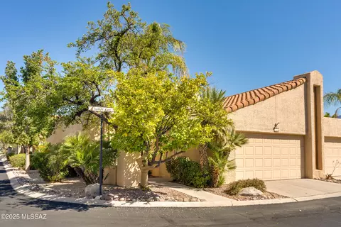680 W Sunlight Ln, Tucson, AZ 85704