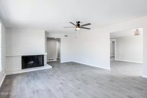 Living - 8936 E Harborage Dr, Tucson, AZ 85710 photo 3 of 4