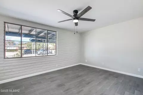 Living - 8936 E Harborage Dr, Tucson, AZ 85710 photo 2 of 4