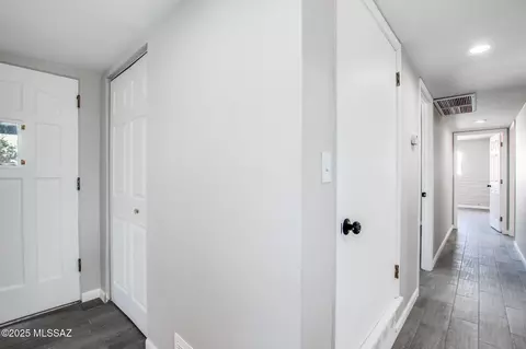 Entry Way - 8936 E Harborage Dr, Tucson, AZ 85710 photo 2 of 2