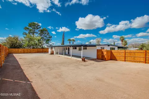 Exterior - 8936 E Harborage Dr, Tucson, AZ 85710 photo 6 of 14