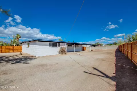 Exterior - 8936 E Harborage Dr, Tucson, AZ 85710 photo 5 of 14