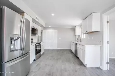 Kitchen - 8936 E Harborage Dr, Tucson, AZ 85710 photo 1 of 4
