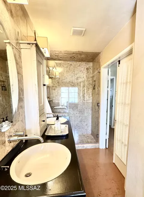 Bath - 4432 E 7th St, Tucson, AZ 85711 photo 5 of 7