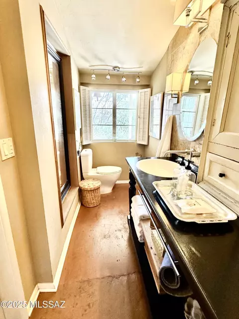 Bath - 4432 E 7th St, Tucson, AZ 85711 photo 4 of 7