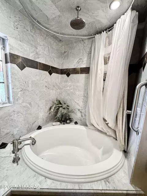 Bath - 4432 E 7th St, Tucson, AZ 85711 photo 3 of 7