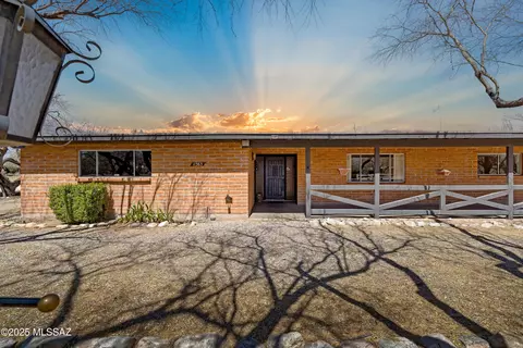 11363 E Gunsmith Dr, Tucson, AZ 85749