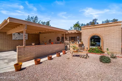 10235 N Valle Del Oro Dr, Tucson, AZ 85737