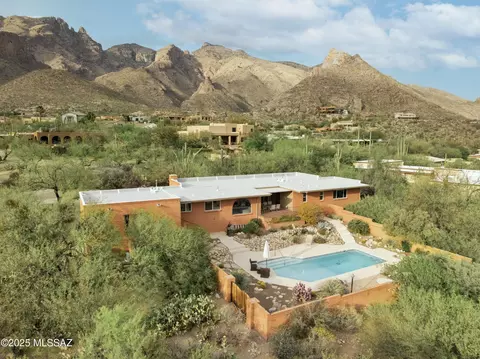 7050 N Alvernon Way, Tucson, AZ 85718