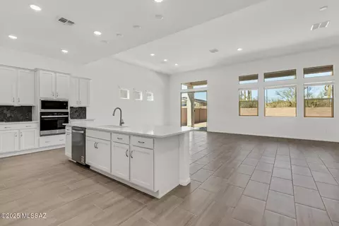 14705 N Blue Juniper Ln, Marana, AZ 85658