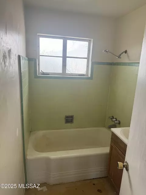 Bath - 3570 E Hampton St, Tucson, AZ 85716 photo 1 of 2