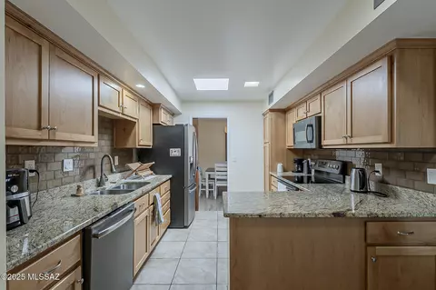 80 N Los Olmos, Green Valley, AZ 85614