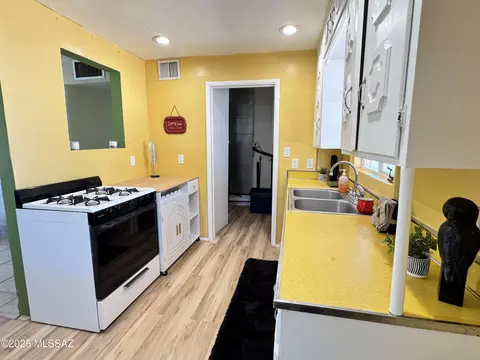Kitchen - 2249 E 19th St, Tucson, AZ 85719 photo 4 of 6