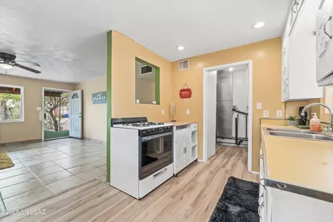Kitchen - 2249 E 19th St, Tucson, AZ 85719 photo 1 of 6