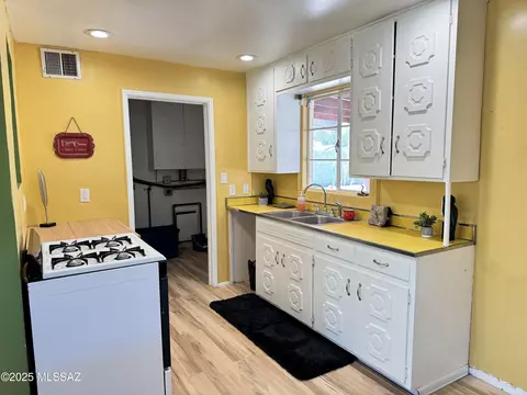 Kitchen - 2249 E 19th St, Tucson, AZ 85719 photo 3 of 6
