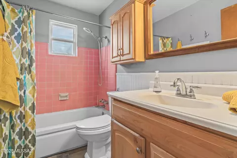 Bath - 2249 E 19th St, Tucson, AZ 85719 photo 2 of 2
