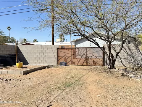 Exterior - 2249 E 19th St, Tucson, AZ 85719 photo 14 of 14