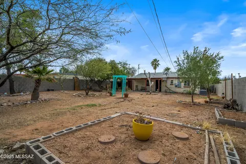 Exterior - 2249 E 19th St, Tucson, AZ 85719 photo 11 of 14