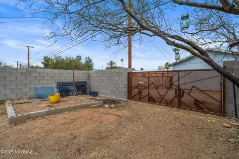 Exterior - 2249 E 19th St, Tucson, AZ 85719 photo 13 of 14