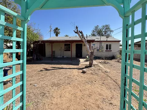 Exterior - 2249 E 19th St, Tucson, AZ 85719 photo 6 of 14