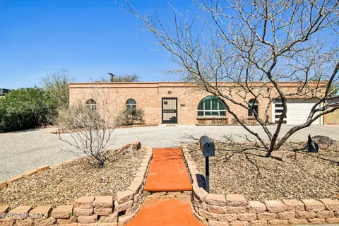5633 E 14th St, Tucson, AZ 85711