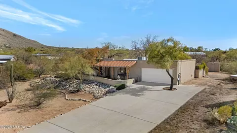 8730 N Placita De Reynaga, Tucson, AZ 85704