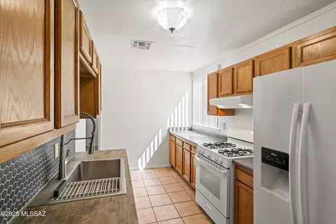 2143 S Rosemont Ave, Tucson, AZ 85711