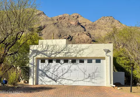 4733 E Apple Valley Dr, Tucson, AZ 85718