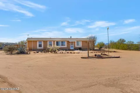 12161 W Catherine Ln, Tucson, AZ 85735