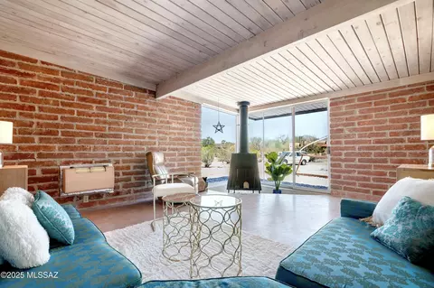 2110 E Kleindale Rd, Tucson, AZ 85719