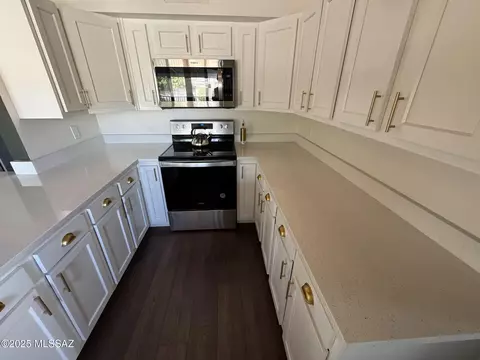 Kitchen - 8724 E Lancaster Rd, Tucson, AZ 85715 photo 3 of 4