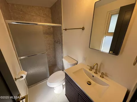 Bath - 8724 E Lancaster Rd, Tucson, AZ 85715 photo 1 of 4