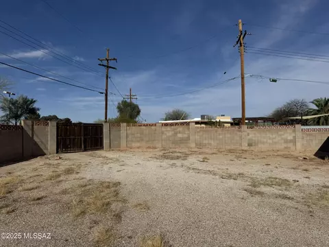 Exterior - 8724 E Lancaster Rd, Tucson, AZ 85715 photo 6 of 10