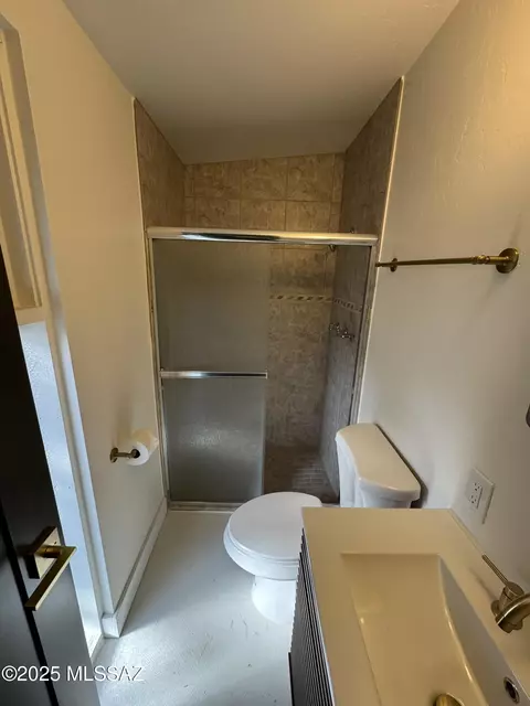 Bath - 8724 E Lancaster Rd, Tucson, AZ 85715 photo 2 of 4