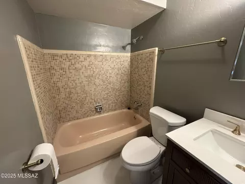 Bath - 8724 E Lancaster Rd, Tucson, AZ 85715 photo 3 of 4