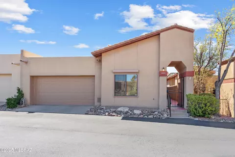 6137 N Pascola Cir, Tucson, AZ 85718