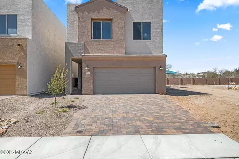 8817 N Sherry Cervi Way, Tucson, AZ 85743
