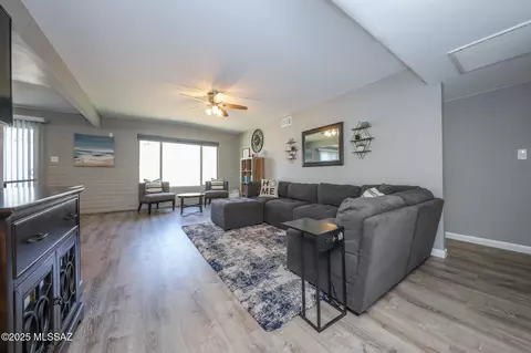 933 S Elmerita Ave, Tucson, AZ 85710