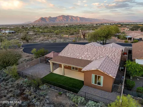 3901 N Magnetite Ln, Tucson, AZ 85745