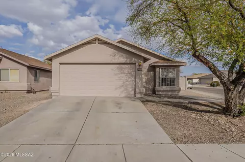 2061 S Saint Michael Dr, Tucson, AZ 85713