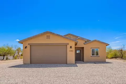 1383 W Calle De La Plaza Dr, Sahuarita, AZ 85629