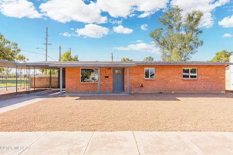 5772 E Scarlett St, Tucson, AZ 85711