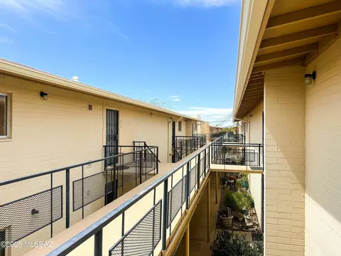 1776 S Palo Verde Ave #M210, Tucson, AZ 85713