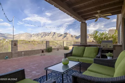 11816 N Crescendo Dr, Tucson, AZ 85737