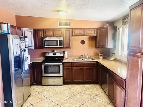 2901 W Tania Pl, Tucson, AZ 85741